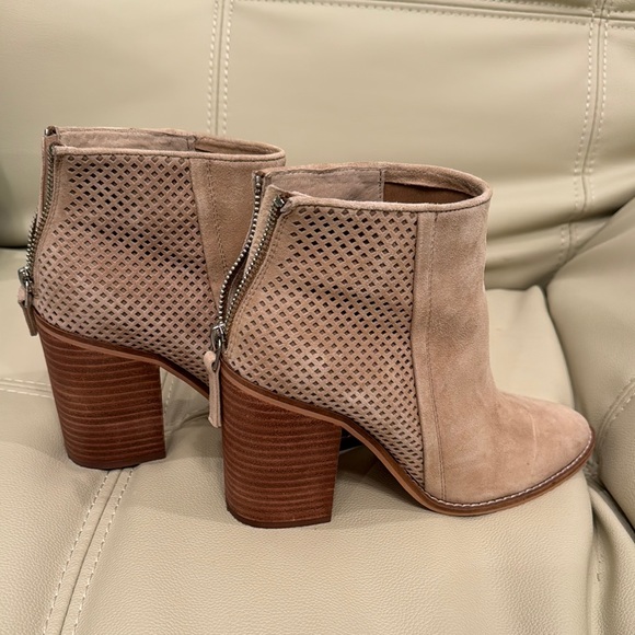 Steve Madden Tan Ankle Boots - Picture 3 of 5